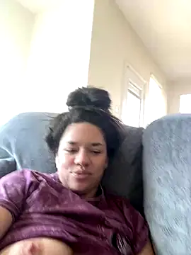 Snapshot of brownishboo chatting on October 28, 2025, 3:55 pm brownishboo online show from October 28, 2025, 3:55 pm