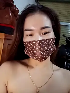 Family-Lovee online show from November 10, 2025, 7:52 pm