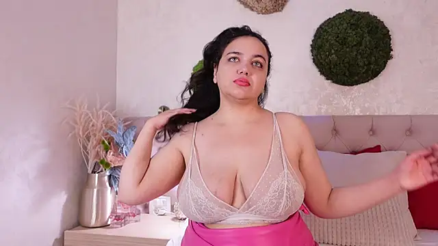 MoniqueJade online show from November 6, 2025, 7:29 pm