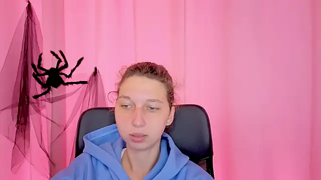 CuteEllii online show from November 11, 2025, 11:16 am