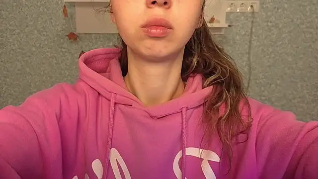 CuteEllii online show from November 24, 2025, 5:29 am