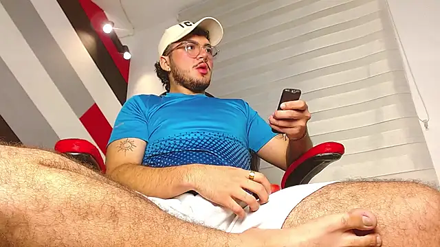 Snapshot of Zac_Golden chatting on April 18, 2026, 1:35 pm Zac Golden online show from April 18, 2026, 1:35 pm