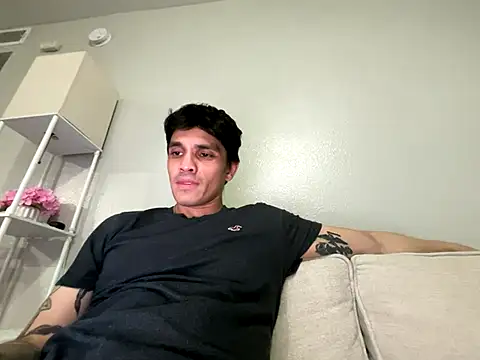 Snapshot of Orlando702@xh chatting on October 21, 2025, 11:04 pm Orlando702xh online show from October 21, 2025, 11:04 pm