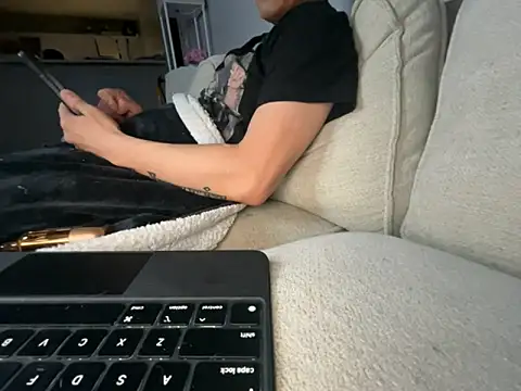 Snapshot of Orlando702@xh chatting on October 22, 2025, 2:16 pm Orlando702xh online show from October 22, 2025, 2:16 pm