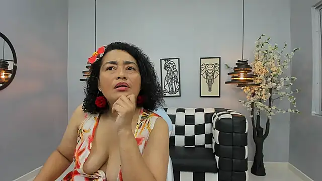 Snapshot of Bianca_Millf chatting on May 14, 2026, 3:47 am Bianca Millf online show from May 14, 2026, 3:47 am