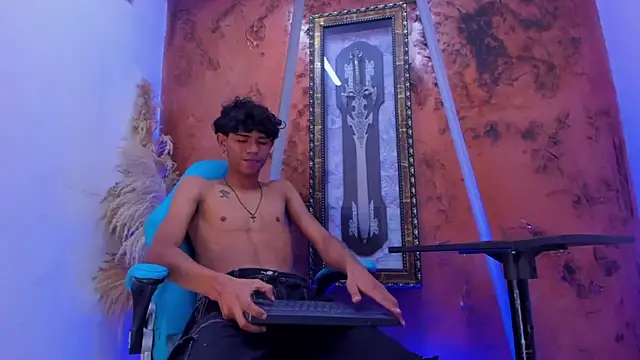 Snapshot of Sex_Boy_33_ chatting on October 30, 2025, 4:55 am Sex Boy 33 online show from October 30, 2025, 4:55 am