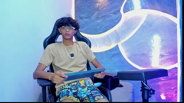 Snapshot of Sex_Boy_33_ chatting on October 25, 2025, 4:33 am Sex Boy 33 online show from October 25, 2025, 4:33 am