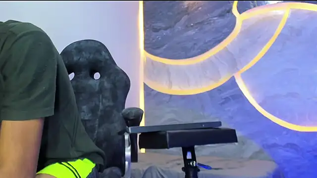 Snapshot of Sex_Boy_33_ chatting on November 18, 2025, 4:16 am Sex Boy 33 online show from November 18, 2025, 4:16 am