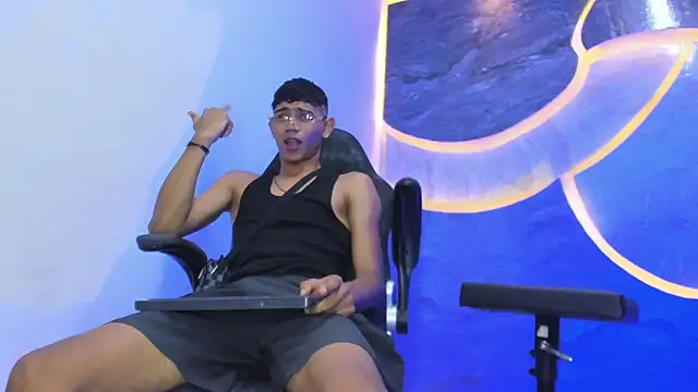 Snapshot of Sex_Boy_33_ chatting on November 23, 2025, 5:06 am Sex Boy 33 online show from November 23, 2025, 5:06 am