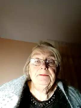 AmyLove353 online show from November 11, 2025, 9:20 pm