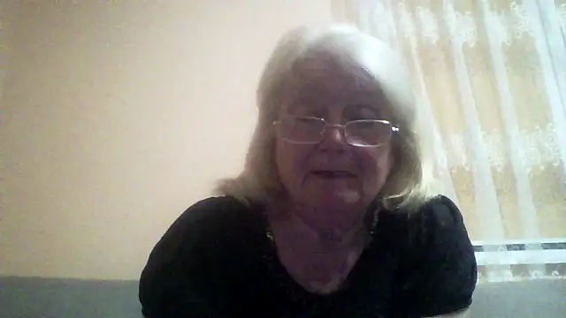Snapshot of AmyLove353 chatting on May 4, 2026, 10:12 pm AmyLove353 online show from May 4, 2026, 10:12 pm