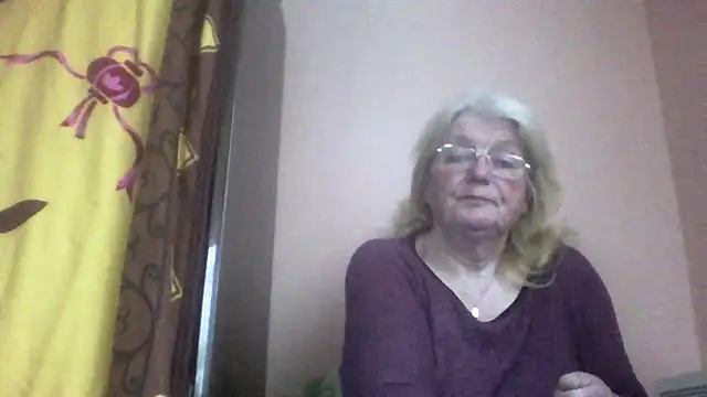 AmyLove353 online show from April 1, 2026, 6:15 am