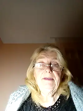 AmyLove353 online show from November 9, 2025, 8:57 pm