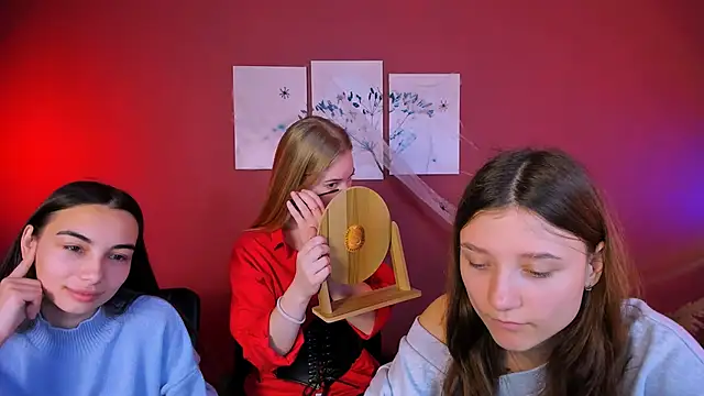 kira light   online show from October 29, 2025, 10:14 am