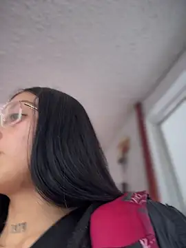 Violeet-Smith online show from April 6, 2026, 8:32 pm