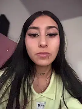 Violeet-Smith online show from April 16, 2026, 10:23 pm