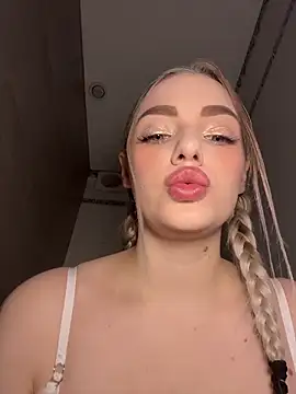HugeBoobsAlice online show from May 22, 2026, 5:27 am