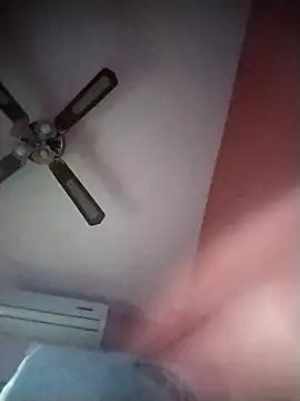 Danii2005 online show from November 28, 2025, 9:04 pm