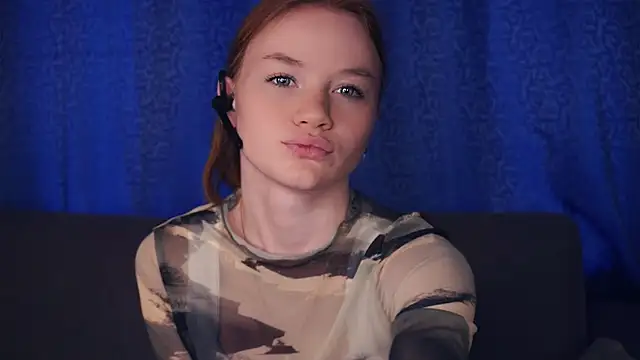 Snapshot of KarlynGow chatting on October 31, 2025, 6:43 am KarlynGow online show from October 31, 2025, 6:43 am