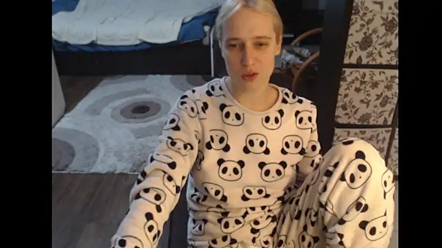 Snapshot of Lucky-Sweet_Bb chatting on October 28, 2025, 5:08 am Lucky-Sweet Bb online show from October 28, 2025, 5:08 am