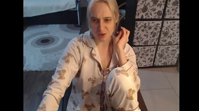 Snapshot of Lucky-Sweet_Bb chatting on November 10, 2025, 6:29 am Lucky-Sweet Bb online show from November 10, 2025, 6:29 am