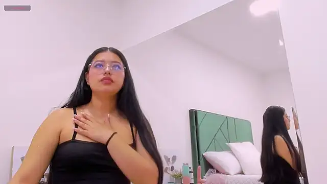 AmberSousa online show from November 9, 2025, 12:53 pm