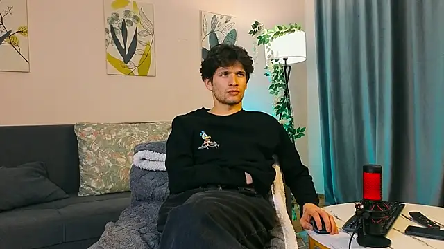 elvano et online show from November 21, 2025, 7:13 pm