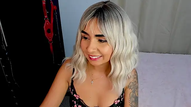 Snapshot of Emilyvalk_ chatting on February 26, 2026, 10:10 pm Emilyvalk online show from February 26, 2026, 10:10 pm