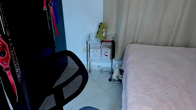 Emilyvalk  online show from March 9, 2026, 9:07 pm