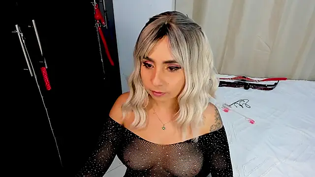 Snapshot of Emilyvalk_ chatting on February 16, 2026, 8:18 pm Emilyvalk online show from February 16, 2026, 8:18 pm