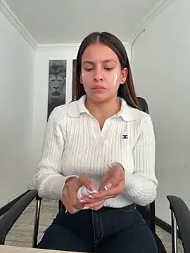 Snapshot of Talia_Bonet chatting on June 15, 2026, 2:39 pm Talia Bonet online show from June 15, 2026, 2:39 pm