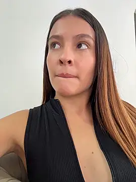 Snapshot of Talia_Bonet chatting on June 16, 2026, 5:02 pm Talia Bonet online show from June 16, 2026, 5:02 pm