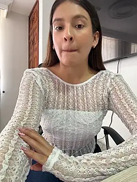 Snapshot of Talia_Bonet chatting on July 17, 2026, 3:42 pm Talia Bonet online show from July 17, 2026, 3:42 pm