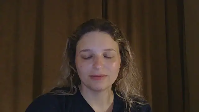 ElisSky301 online show from April 4, 2026, 8:59 pm