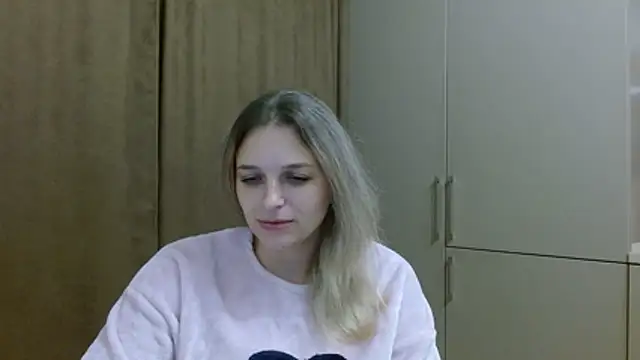 ElisSky301 online show from October 28, 2025, 10:09 pm