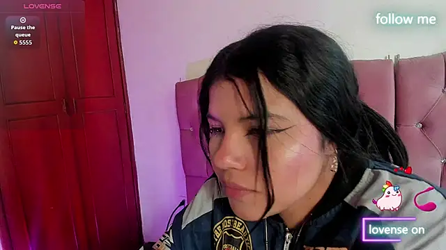 Sara Moon 18 online show from October 25, 2025, 8:20 pm