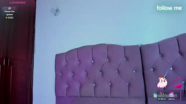 Sara Moon 18 online show from October 26, 2025, 7:47 pm