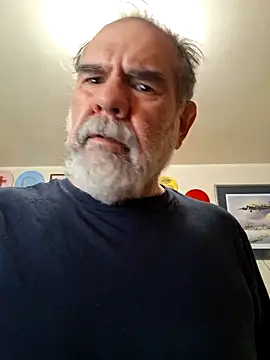 Snapshot of pena633 chatting on May 3, 2026, 4:21 pm pena633 online show from May 3, 2026, 4:21 pm
