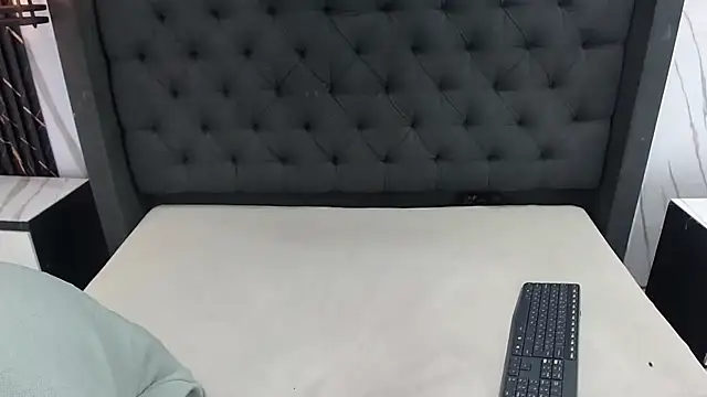 Yordi Alpha online show from November 3, 2025, 1:04 pm