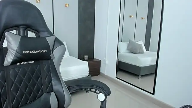 mia collins96 online show from March 1, 2026, 2:22 am