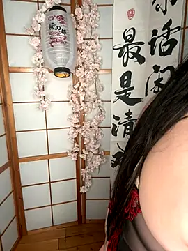 yum3doll online show from November 5, 2025, 7:28 pm