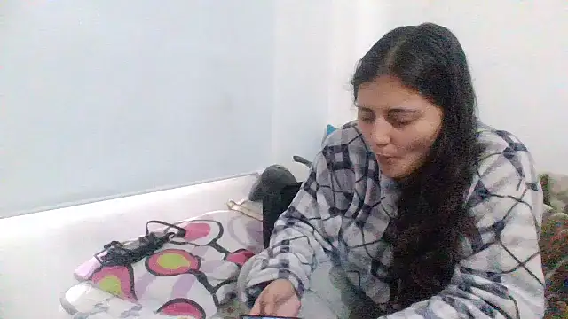 Snapshot of Layla_Latina chatting on November 29, 2025, 9:48 pm Layla Latina online show from November 29, 2025, 9:48 pm