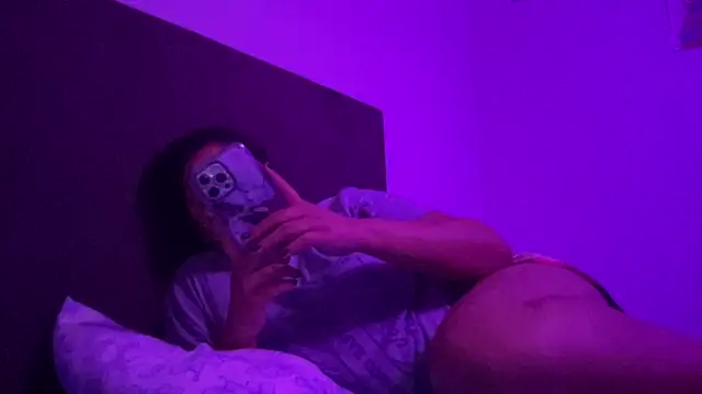 Kmiii21 online show from April 29, 2026, 11:55 pm