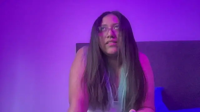 Kmiii21 online show from April 23, 2026, 9:49 pm