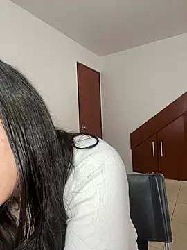 Selena Roa online show from February 6, 2026, 3:08 pm