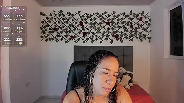 Karly Closson online show from November 22, 2025, 3:16 am