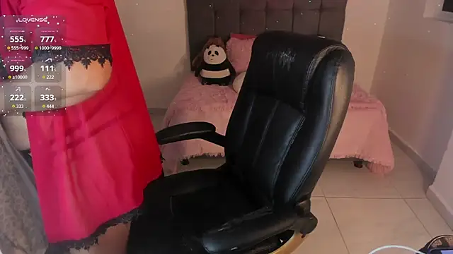 Karly Closson online show from November 26, 2025, 3:28 am