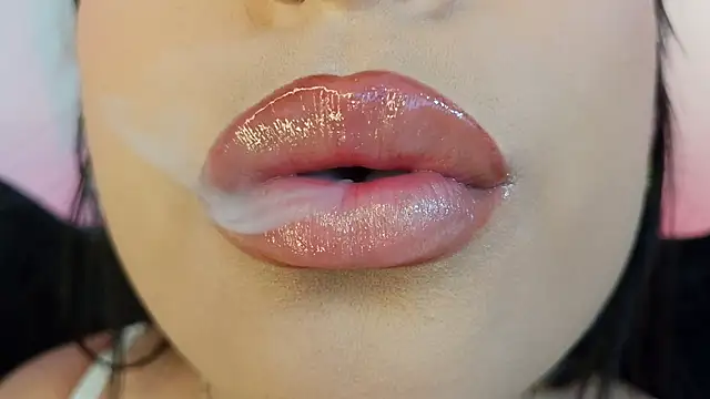 Snapshot of mia_roux1 chatting on April 25, 2026, 11:57 pm mia roux1 online show from April 25, 2026, 11:57 pm