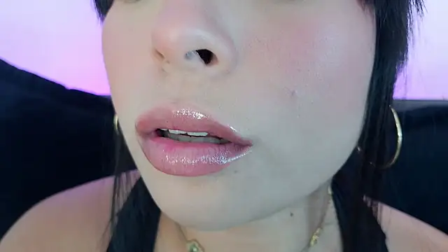 Snapshot of mia_roux1 chatting on May 14, 2026, 10:51 pm mia roux1 online show from May 14, 2026, 10:51 pm