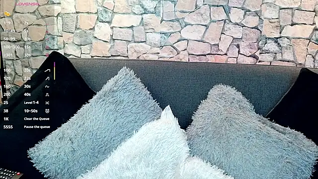 mia roux1 online show from October 31, 2025, 5:20 pm